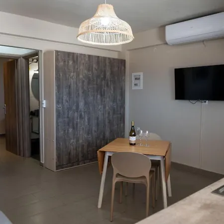 TSABAS BEACH SIDE APARTMENTS ΤΣΑΜΠΑΣ Παραλιακά διαμερίσματα 3 Διαμέρισμα *