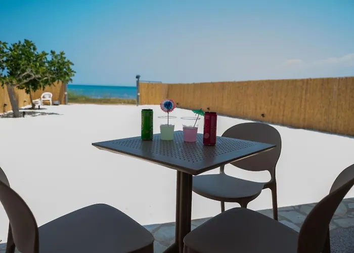 TSABAS BEACH SIDE APARTMENTS ΤΣΑΜΠΑΣ Παραλιακά διαμερίσματα 3